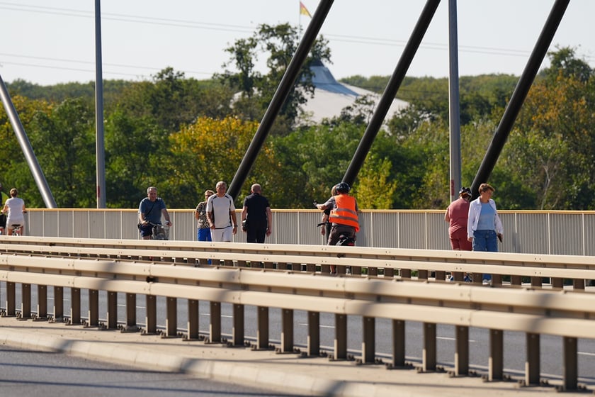 Most Milenijny nad Odrą we Wrocławiu: Dobry widok na Odrę
