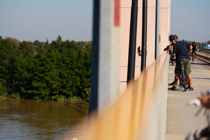 Most Milenijny nad Odrą we Wrocławiu: Dobry widok na Odrę