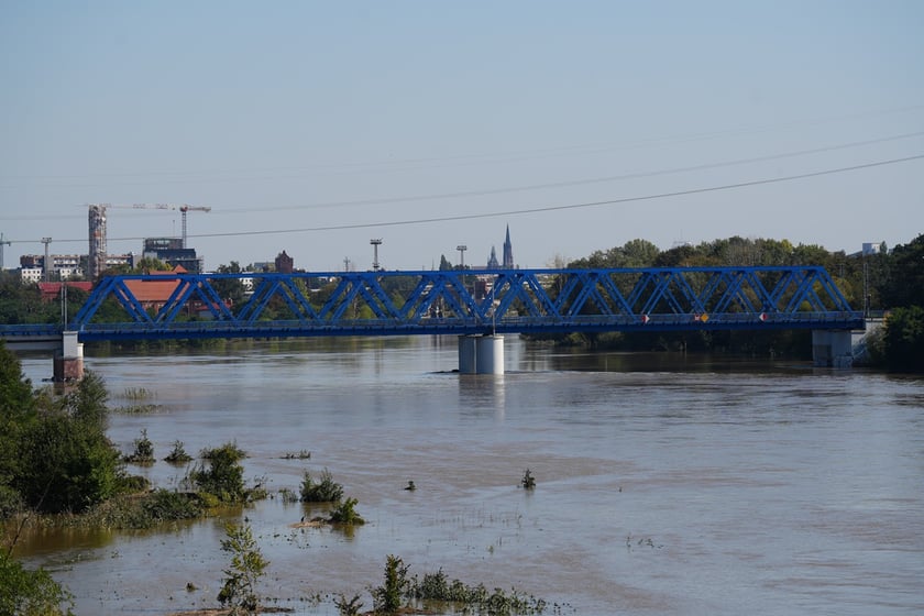 Most Milenijny nad Odrą we Wrocławiu: Dobry widok na Odrę