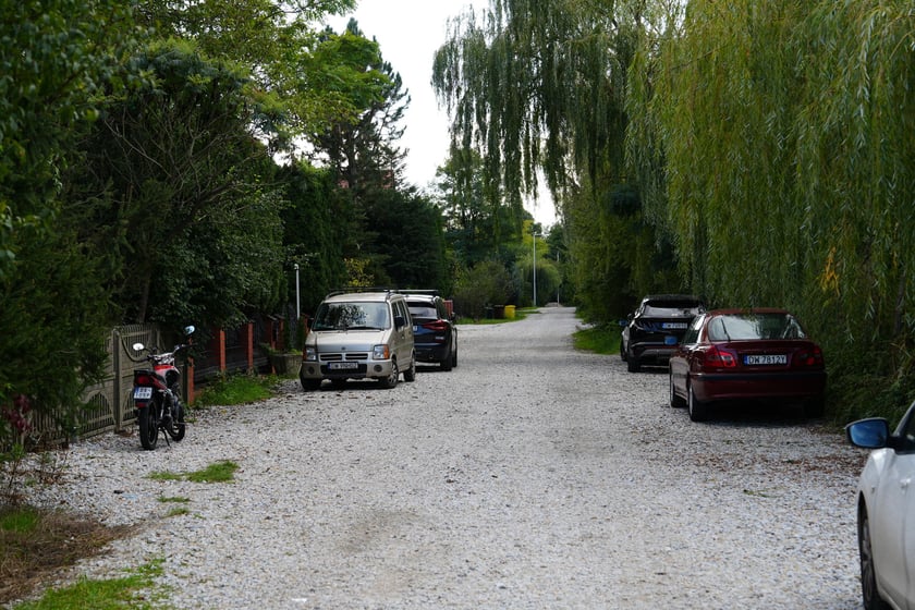 Układanie twardej nawierzchni na Gostyńskiej, 30 września 2024