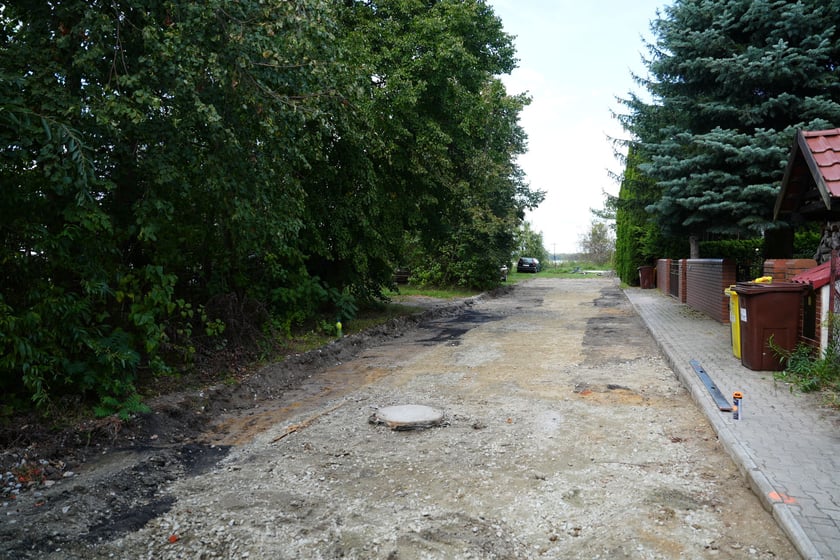 Układanie twardej nawierzchni na Gostyńskiej, 30 września 2024