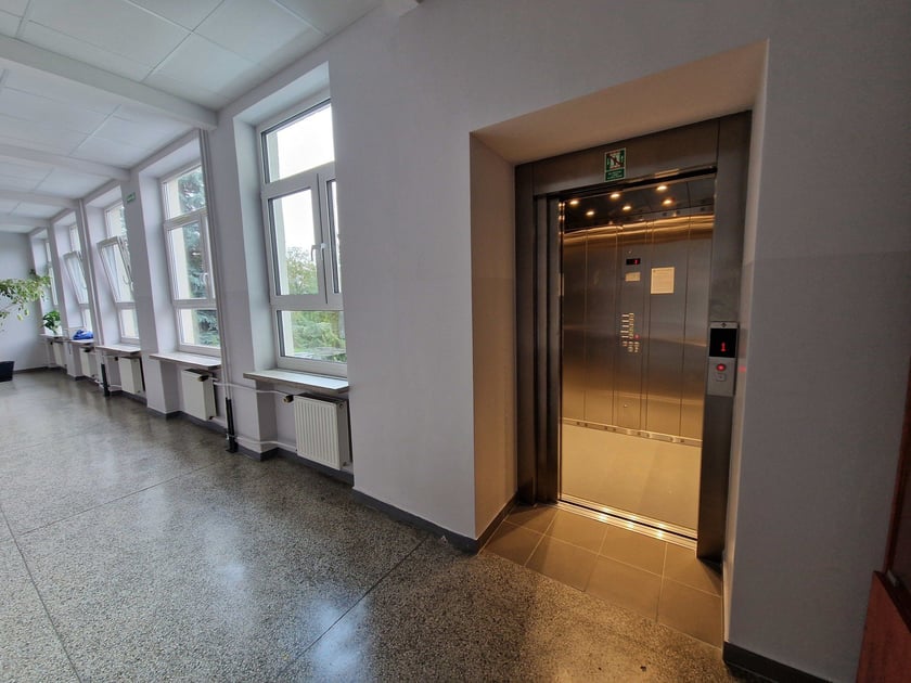 SP 98 przy Sycowskiej po remoncie