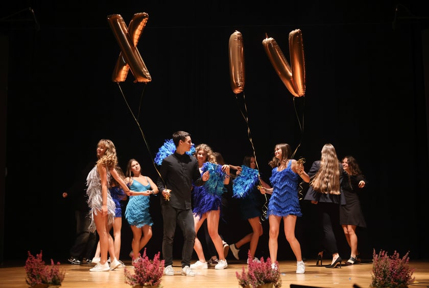 4 października LO nr XIV przy al. Brücknera świętowało 50. rocznicę powstania