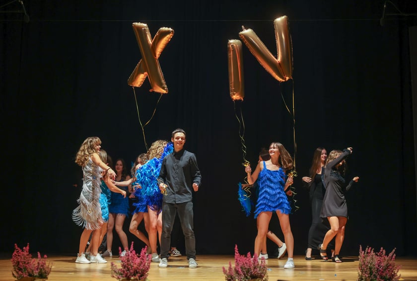 4 października LO nr XIV przy al. Brücknera świętowało 50. rocznicę powstania