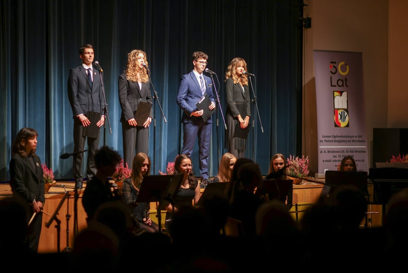 4 października LO nr XIV przy al. Brücknera świętowało 50. rocznicę powstania