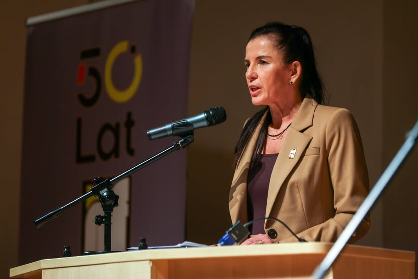 4 października LO nr XIV przy al. Brücknera świętowało 50. rocznicę powstania