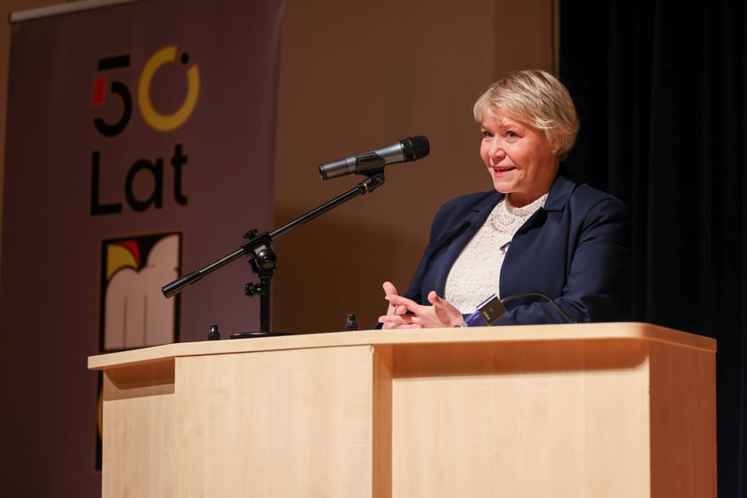 4 października LO nr XIV przy al. Brücknera świętowało 50. rocznicę powstania