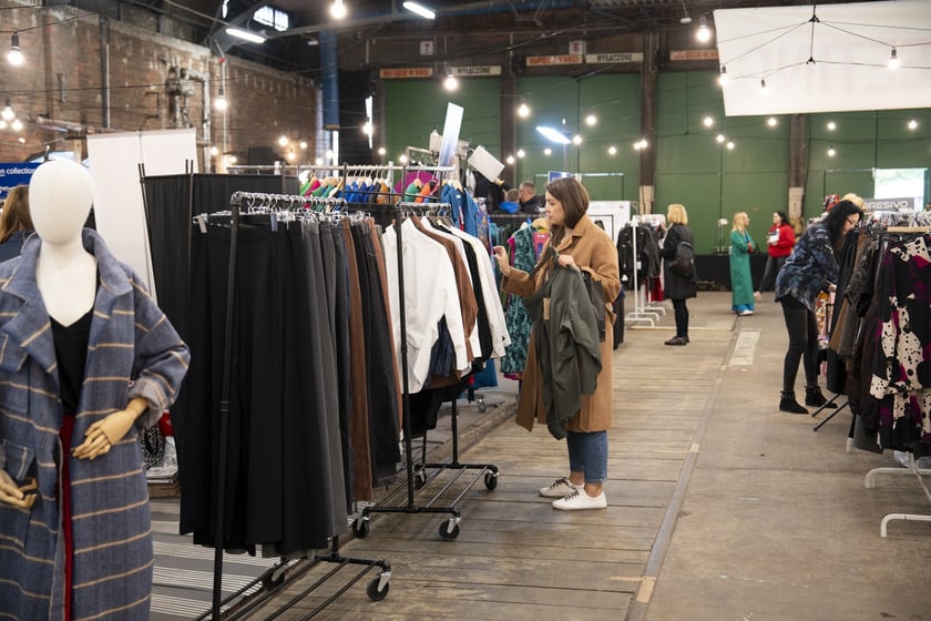 Festiwal Kupuj Świadomie w Czasoprzestrzeni (Zajezdnia Dąbie), czyli moda, kosmetyki, słodkości i rośliny do kupienia
