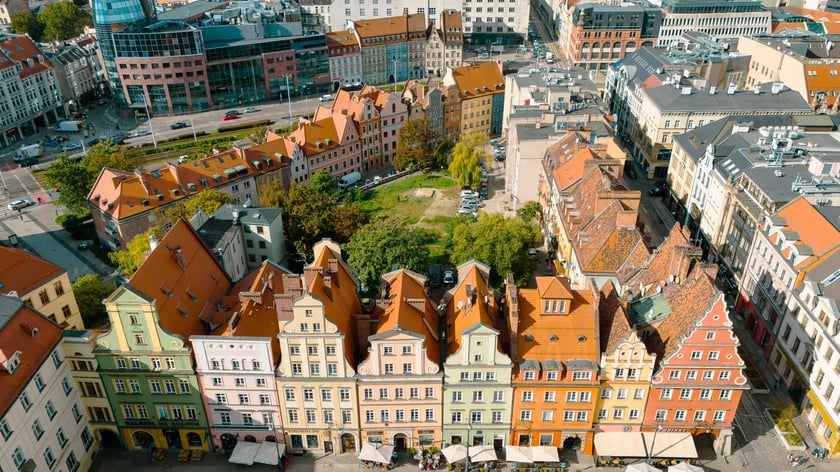 Widok Wrocławia z drona - na zdjęciu m.in. kamienice na pl. Solnym, ulica Psie Budy, ul. Ruska i kino Nowe Horyzonty przy ul. Kazimierza Wielkiego&nbsp;