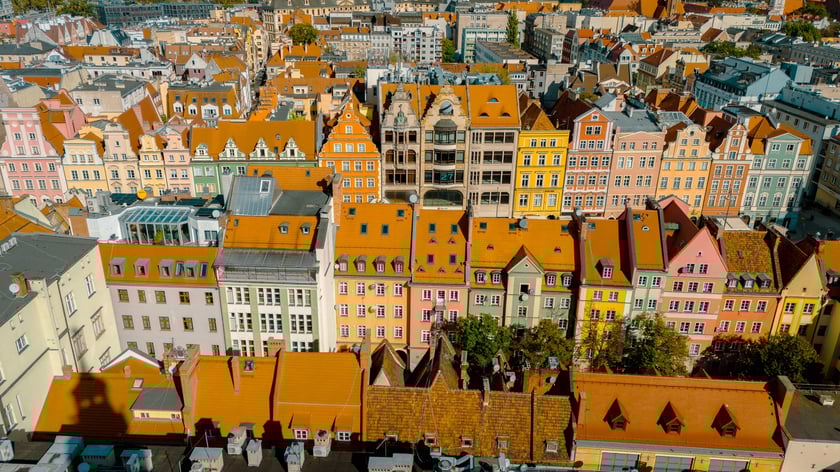 Wrocław z drona. Rynek, w tle DH Feniks