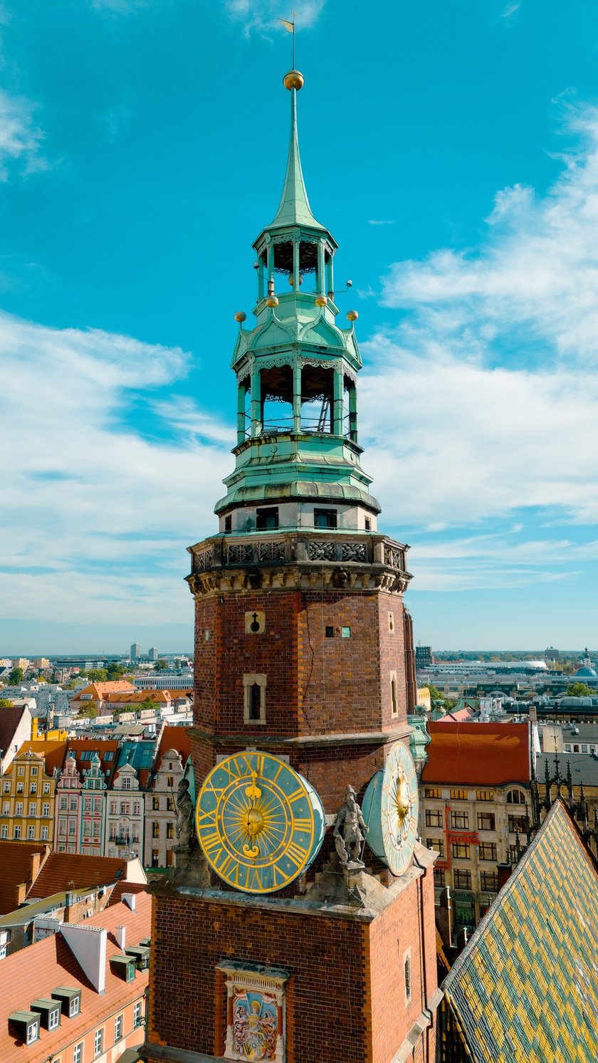 Wrocław z drona. Wieża ratuszowa