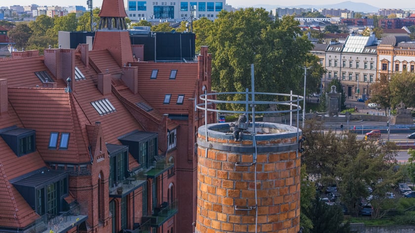 Krasnale na kominie na Bulwarze Staromiejskim we Wrocławiu