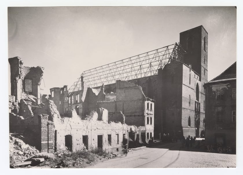 Odbudowa kościoła NMP na Piasku, 1948.