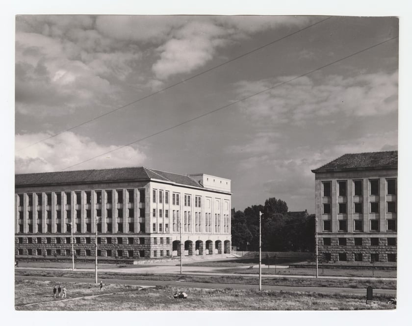 Gmachy Politechniki Wrocławskiej: D1 i D2 przy placu Grunwaldzkim, 1960.