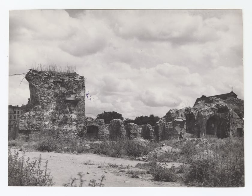 Relikty mur&oacute;w obronnych przy Kraińskiego, 1957.&nbsp;