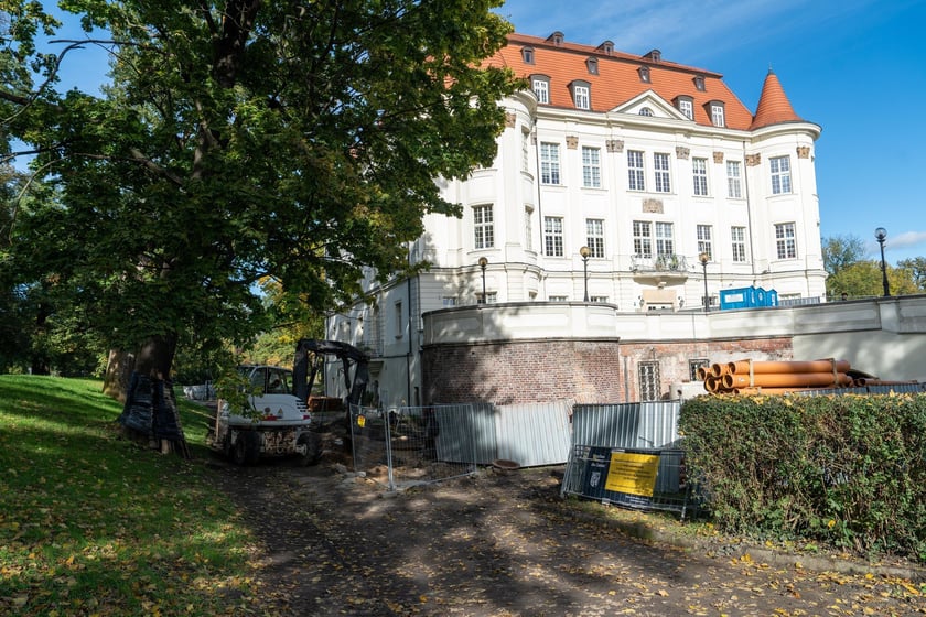 Zamek w Leśnicy w trakcie przebudowy, 9 października 2024