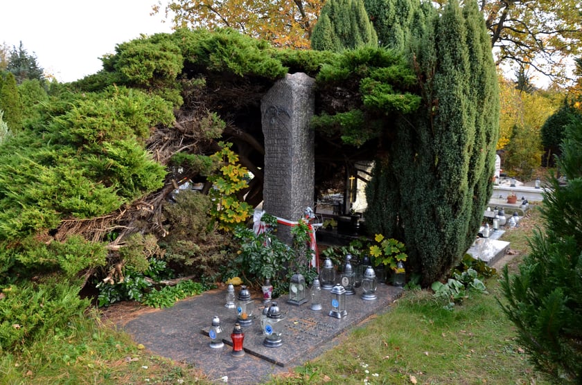 cmentarz parafialny przy ul. Smętnej we Wrocławiu