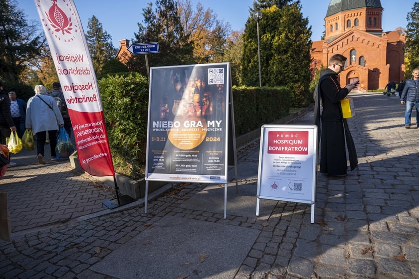 Tłumy na wrocławskich nekropoliach. Zobaczcie zdjęcia, 1 listopada 2024
