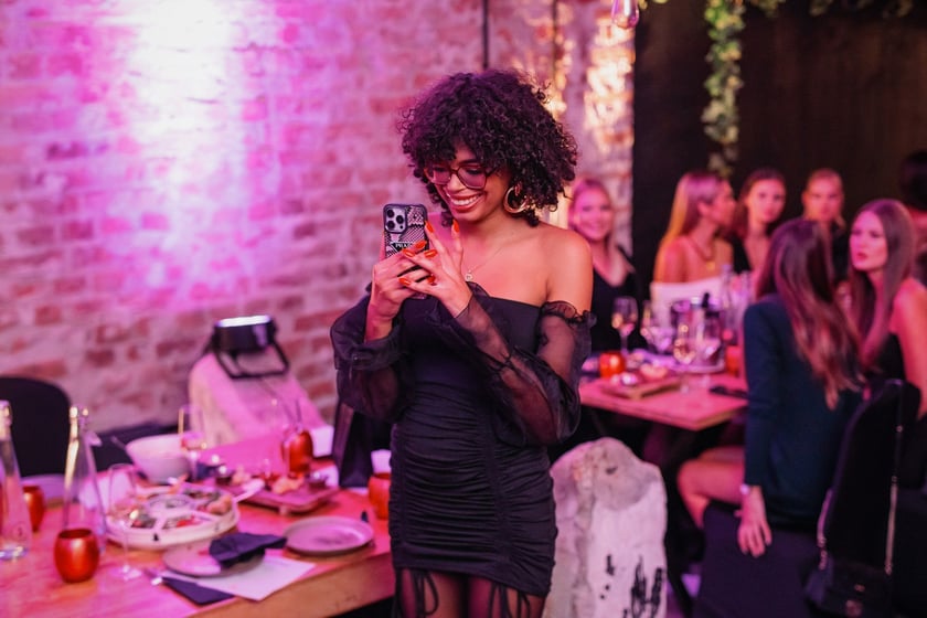 Zakulisowe wykonane podczas oficjalnej sesji fotograficznej