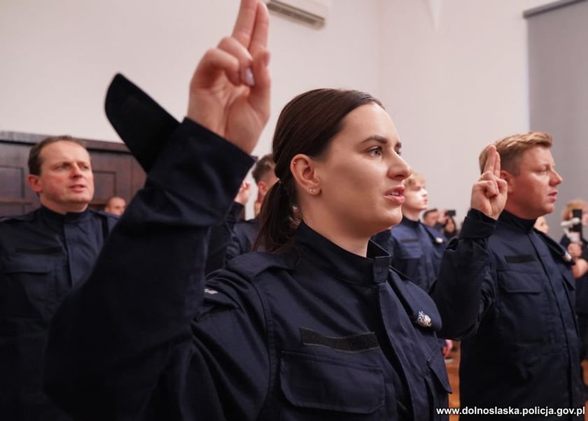 Ślubowanie nowych policjantów we Wrocławiu