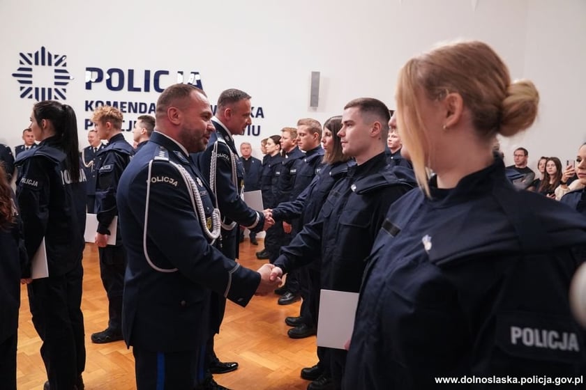 Ślubowanie nowych policjantów we Wrocławiu