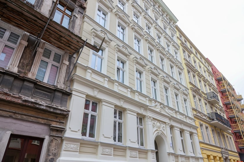Nowo wyremontowana elewacja ul. Baryckiej 7 we Wrocławiu