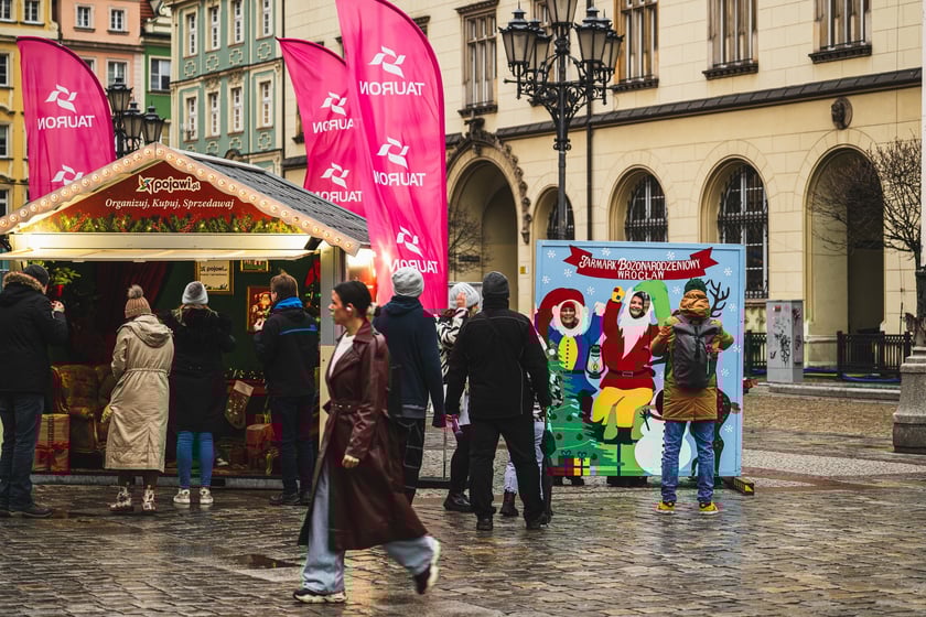 Wrocławski Jarmark Bożonarodzeniowy 2024 w dniu otwarcia (29 listopada)