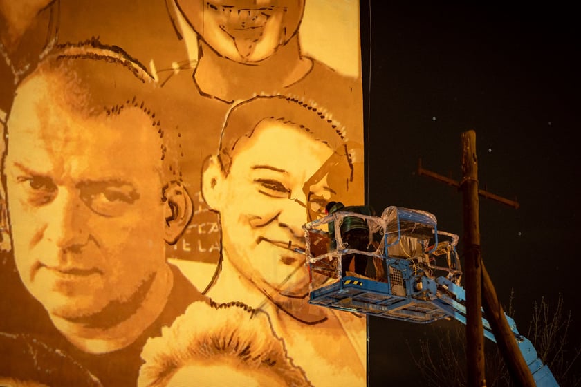 Skont malował mural także wieczorami.