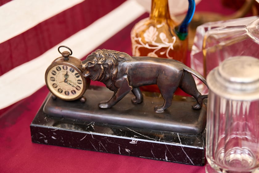 Giełda staroci pod katedrą św. Marii Magdaleny. Wrocław, 6-8.12.2024