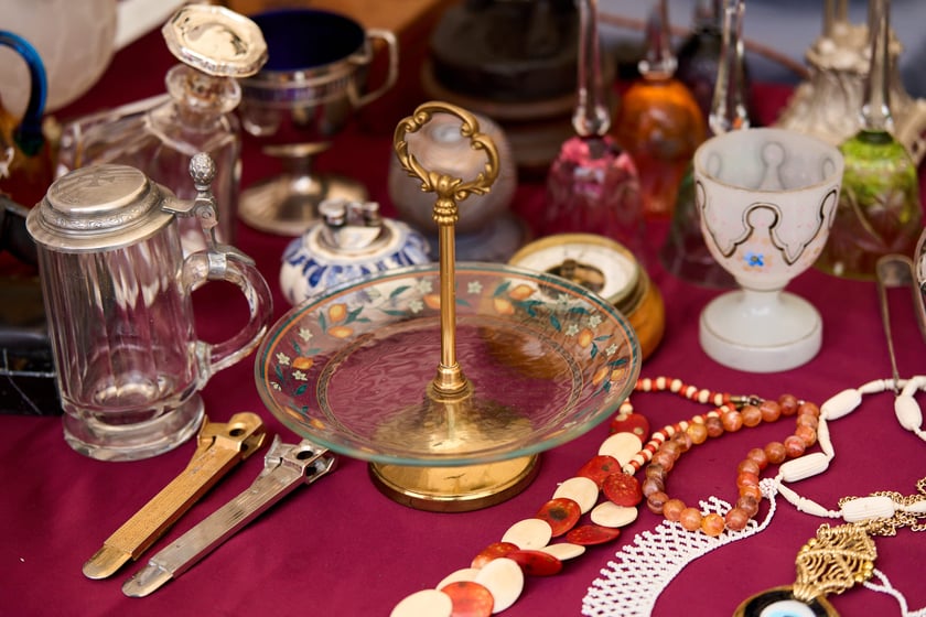 Giełda staroci pod katedrą św. Marii Magdaleny. Wrocław, 6-8.12.2024