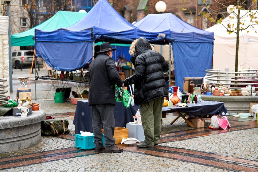Giełda staroci pod katedrą św. Marii Magdaleny. Wrocław, 6-8.12.2024