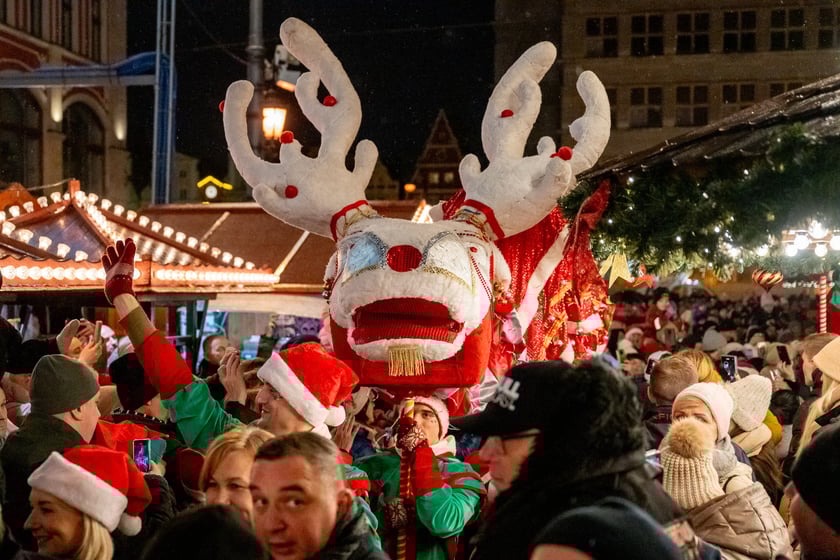Mikołajki na wrocławskim Rynku. Mikołaj, elfy, jarmark i rozświetlona choinka
