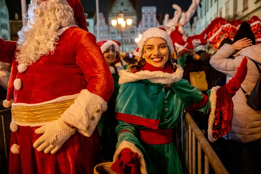 Mikołajki na wrocławskim Rynku. Mikołaj, elfy, jarmark i rozświetlona choinka