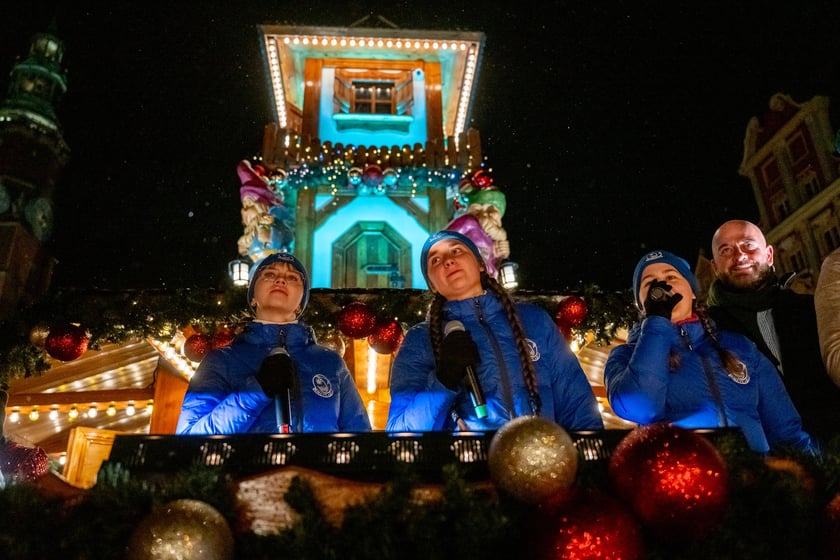 Mikołajki na wrocławskim Rynku. Mikołaj, elfy, jarmark i rozświetlona choinka