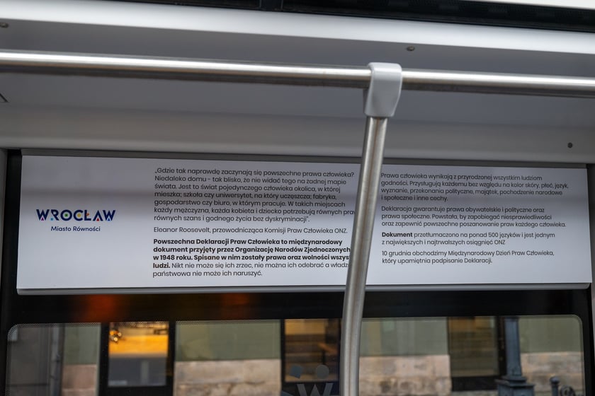 Dziś, 10 grudnia, w Międzynarodowy Dzień Praw Człowieka, wyruszył tramwaj poświęcony naszym niezbywalnym prawom. Na przystanku "Opera" nastąpiła inauguracja tramwaju, który tak oklejony będzie kursował przez cały rok