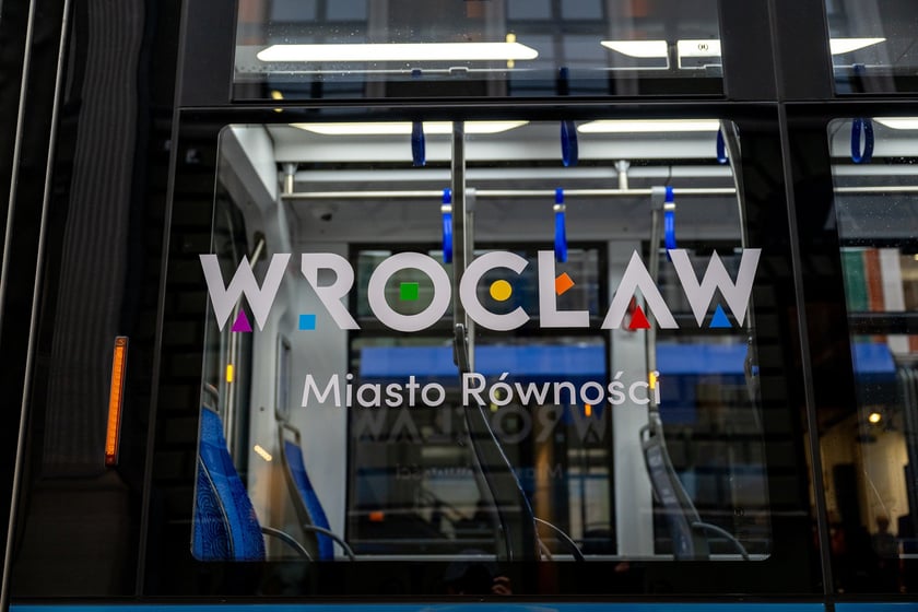 Dziś, 10 grudnia, w Międzynarodowy Dzień Praw Człowieka, wyruszył tramwaj poświęcony naszym niezbywalnym prawom. Na przystanku "Opera" nastąpiła inauguracja tramwaju, który tak oklejony będzie kursował przez cały rok