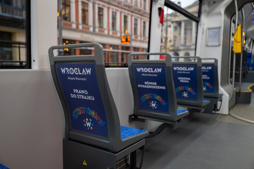 Dziś, 10 grudnia, w Międzynarodowy Dzień Praw Człowieka, wyruszył tramwaj poświęcony naszym niezbywalnym prawom. Na przystanku "Opera" nastąpiła inauguracja tramwaju, który tak oklejony będzie kursował przez cały rok