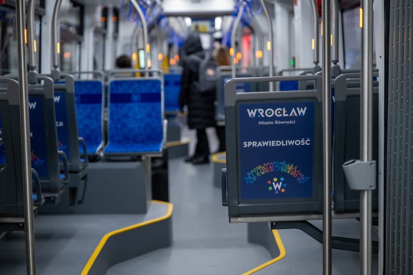 Dziś, 10 grudnia, w Międzynarodowy Dzień Praw Człowieka, wyruszył tramwaj poświęcony naszym niezbywalnym prawom. Na przystanku "Opera" nastąpiła inauguracja tramwaju, który tak oklejony będzie kursował przez cały rok