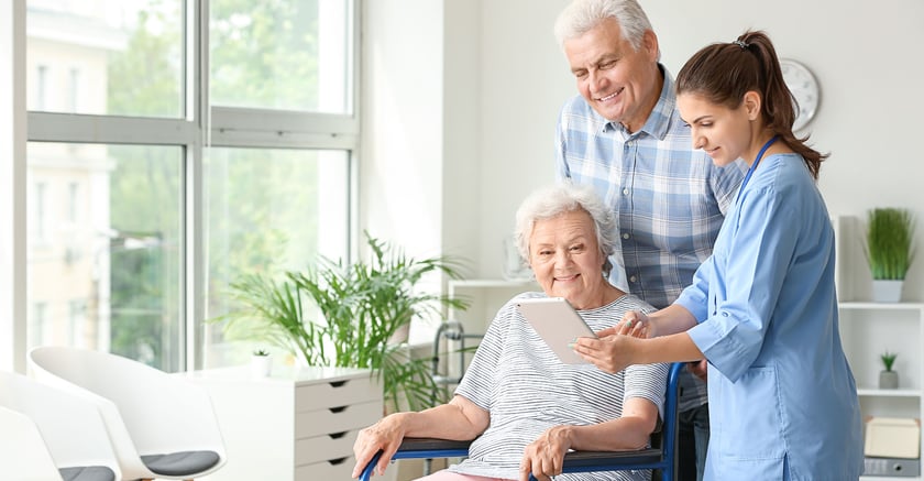Od kiedy będzie bon senioralny?
Nowe świadczenie &ndash; bon senioralny &ndash; ma obowiązywać od 1 stycznia 2026 r. Obecnie trwają konsultacje społeczne zapis&oacute;w ustawy o bonie senioralnym. Po ich zakończeniu ustawa trafi do parlamentu.
&nbsp;
&nbsp;
