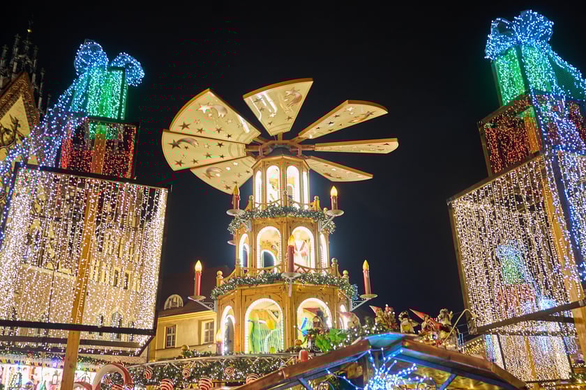 Świąteczne iluminacje i ozdoby we Wrocławiu, jarmark w Rynku