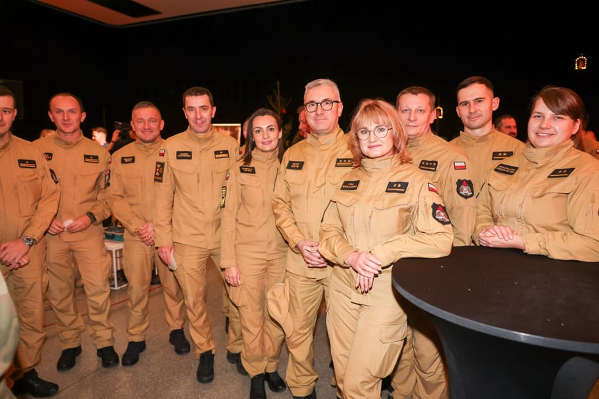 Wigilia dla żołnierzy Wojska Polskiego w Hali Stulecia.