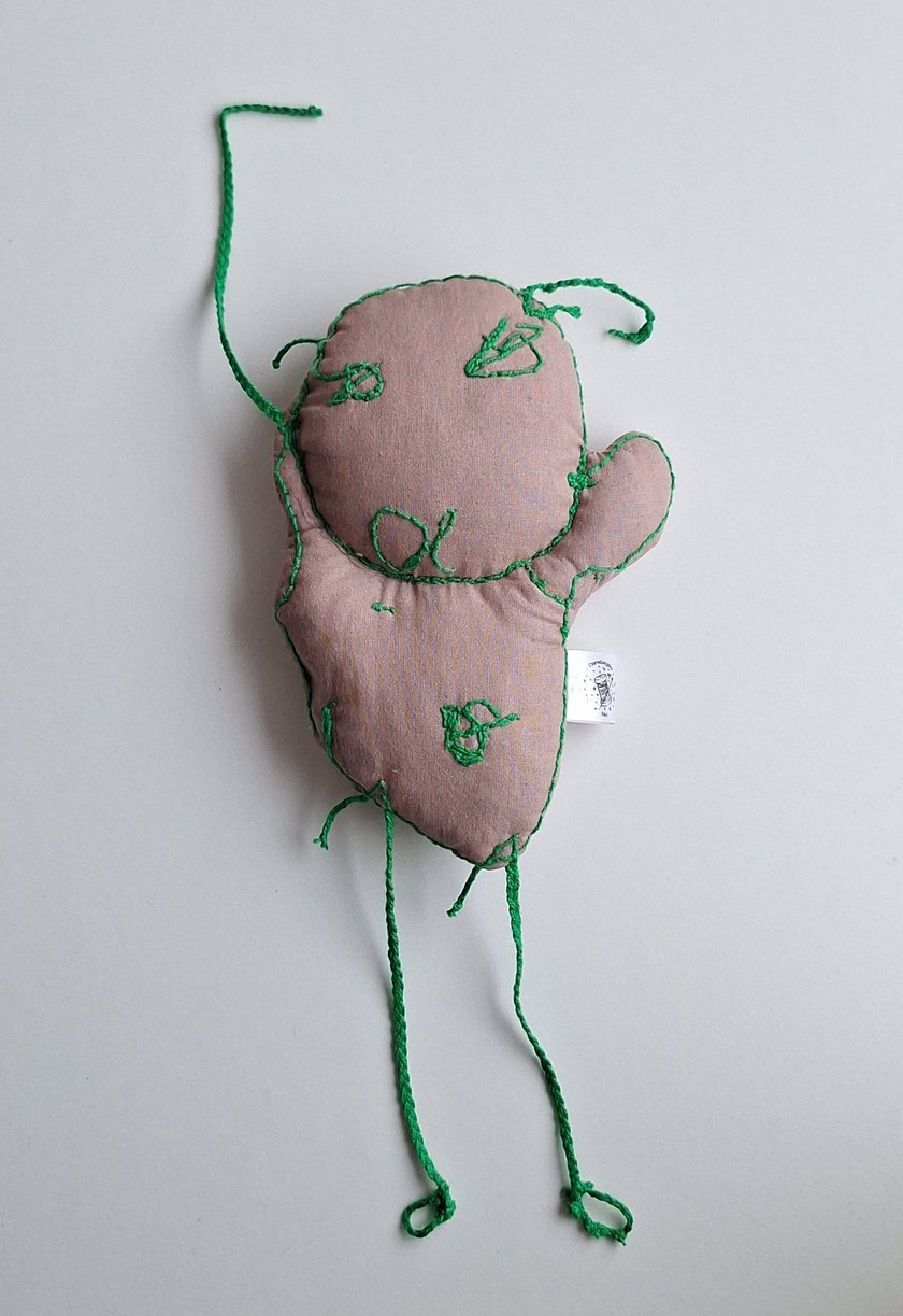 Maskotki uszyte na podstawie rysunk&oacute;w dziecięcych oraz same rysunki