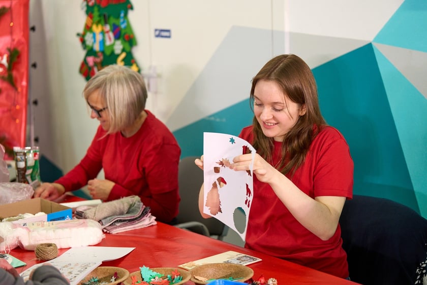 Paczki Dobrych Relacji w miłej, świątecznej atmosferze, podopieczni MPOS-u odebrali w Centrum Historii Zajezdnia