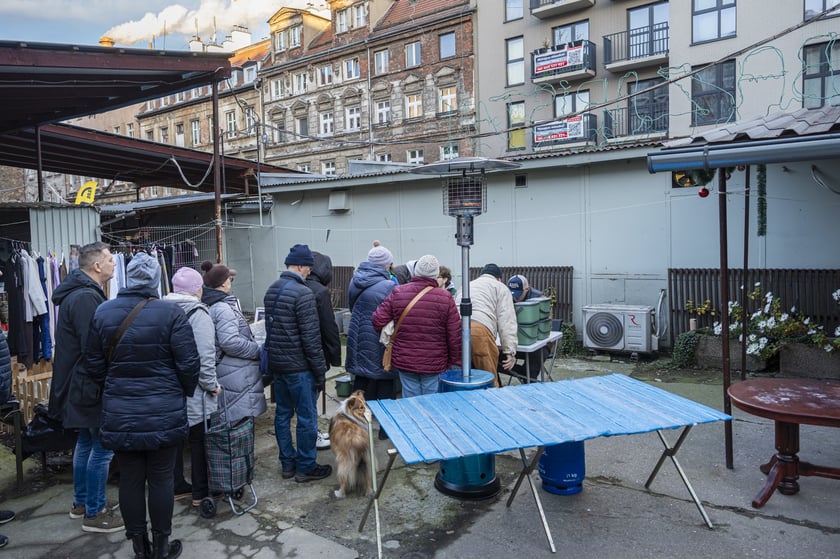 Akcja rozdawaniu kubłów na bioodpady - Targowisko ul. Ptasia 21.12.2024