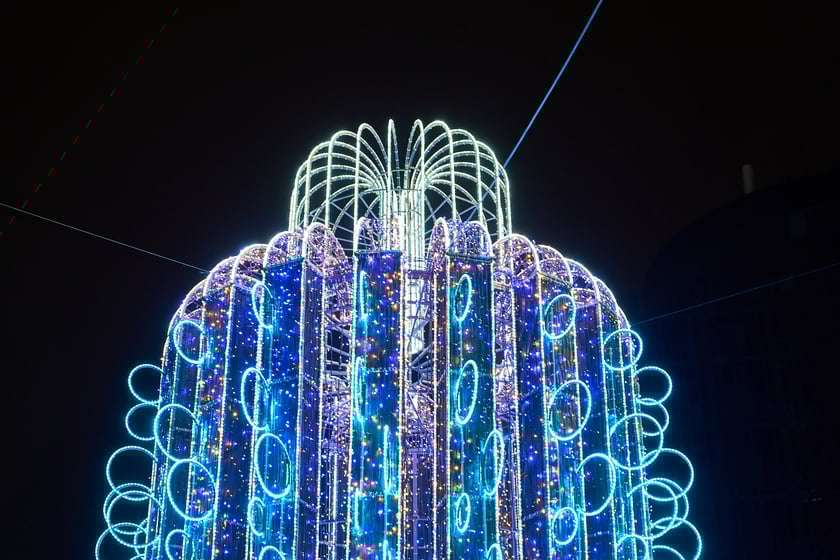 Świąteczne iluminacje we Wrocławiu. Fontanna na pl. Orląt Lwowskich