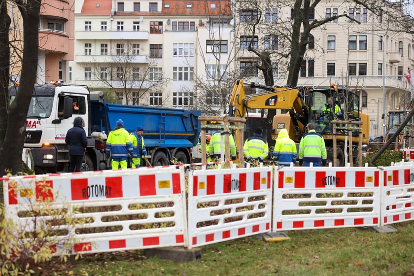Awaria magistrali wodociągowej przy ul. Zaporoskiej, na miejscu pracują ekipy MPWiK