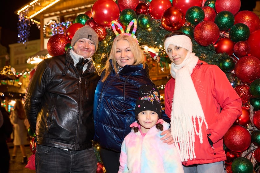 Sylwester 2024/2025 na wrocławskim Jarmarku Bożonarodzeniowym. Magiczne zdjęcia z Rynku