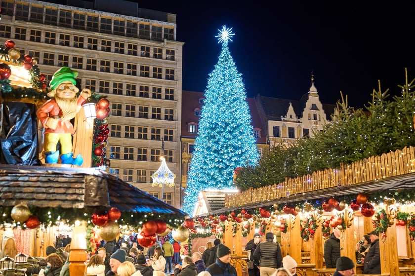 Sylwester 2024/2025 na wrocławskim Jarmarku Bożonarodzeniowym. Magiczne zdjęcia z Rynku