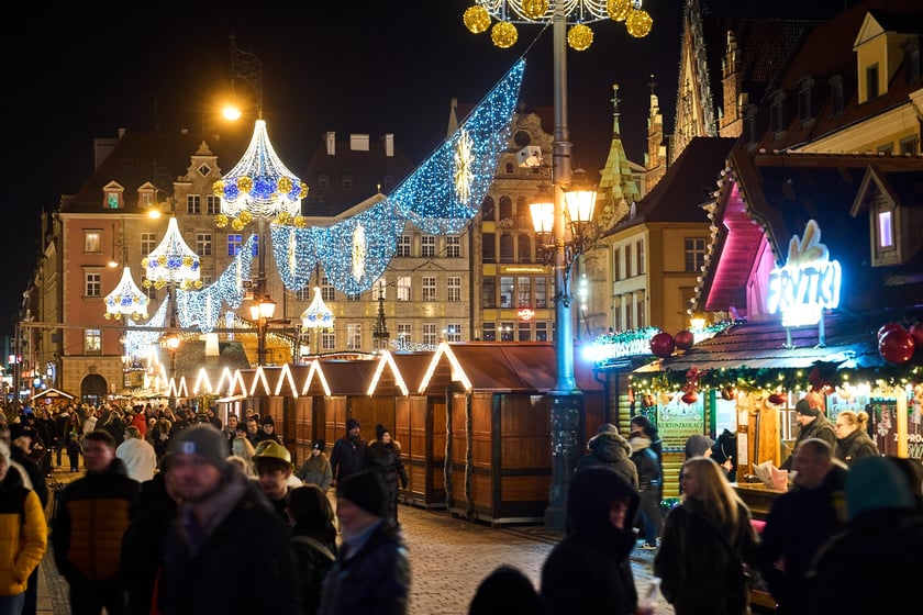 Sylwester 2024/2025 na wrocławskim Jarmarku Bożonarodzeniowym. Magiczne zdjęcia z Rynku