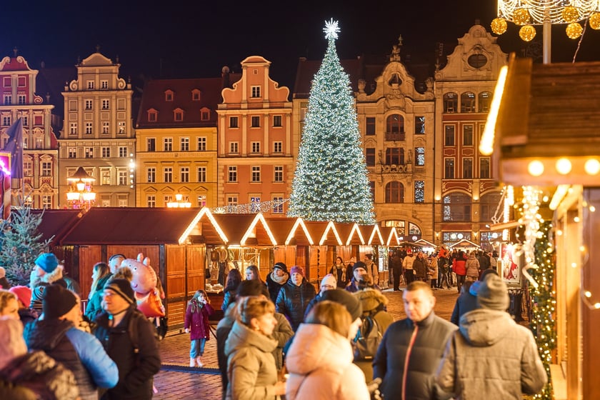 Sylwester 2024/2025 na wrocławskim Jarmarku Bożonarodzeniowym. Magiczne zdjęcia z Rynku